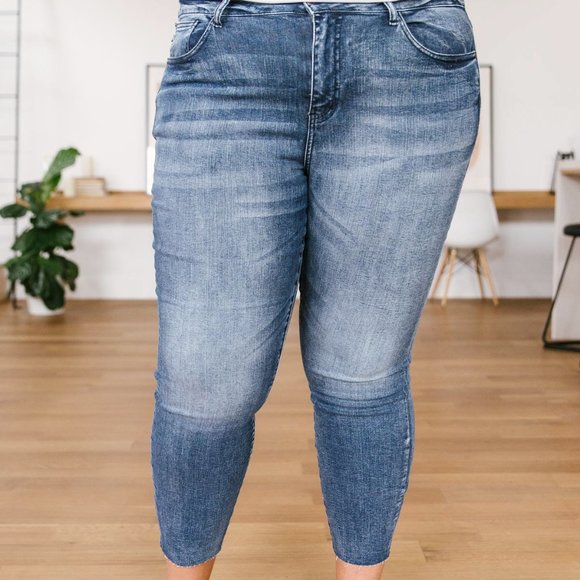 Judy Blue Chase Raw Hem Relaxed Fit Jeans 88191 - Picture 5 of 7